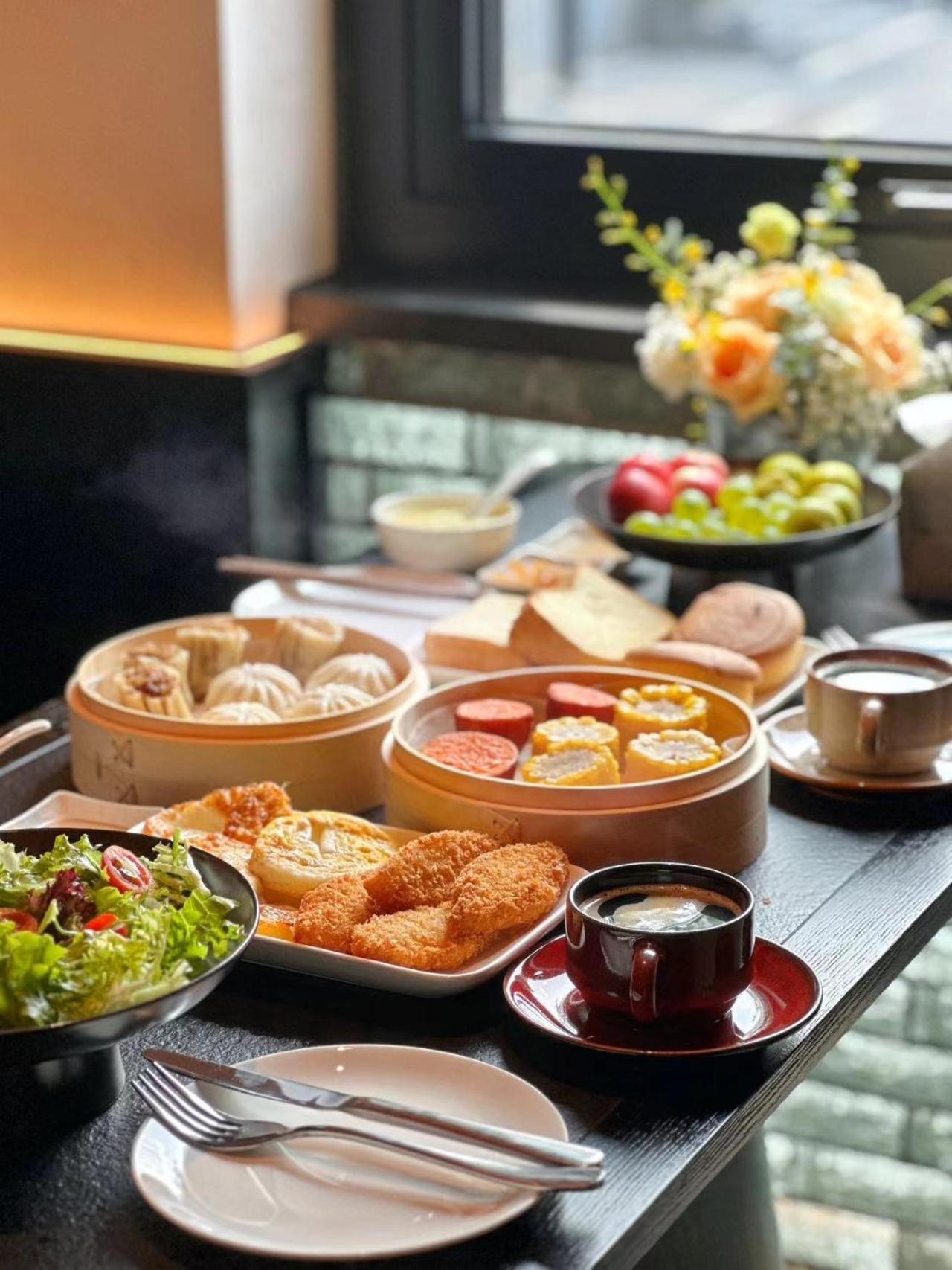 Happy Dragon Courtyard- Newly Renovated With French Windows, Near Tian'Anmen Forbidden City,Lama Temple And Heaven Temple, 3Minutes Walk From Subway,Fluent English Speaking With Tourist Sights Tickets Service ,Free Coffee &Laundry Service Пекін Екстер'єр фото