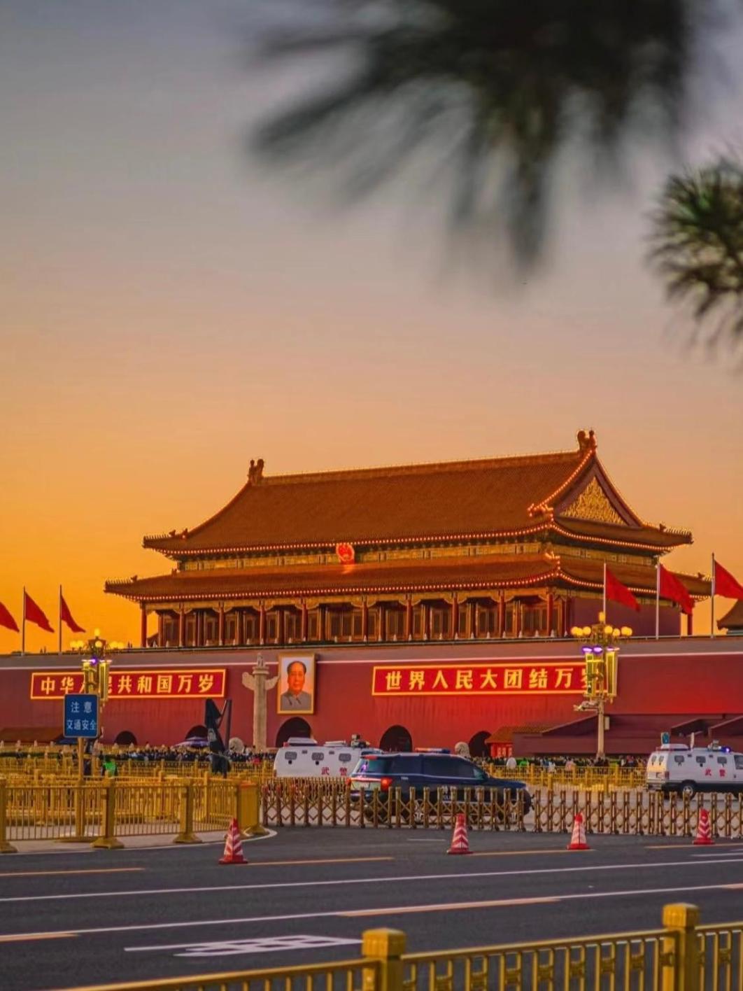 Happy Dragon Courtyard- Newly Renovated With French Windows, Near Tian'Anmen Forbidden City,Lama Temple And Heaven Temple, 3Minutes Walk From Subway,Fluent English Speaking With Tourist Sights Tickets Service ,Free Coffee &Laundry Service Пекін Екстер'єр фото