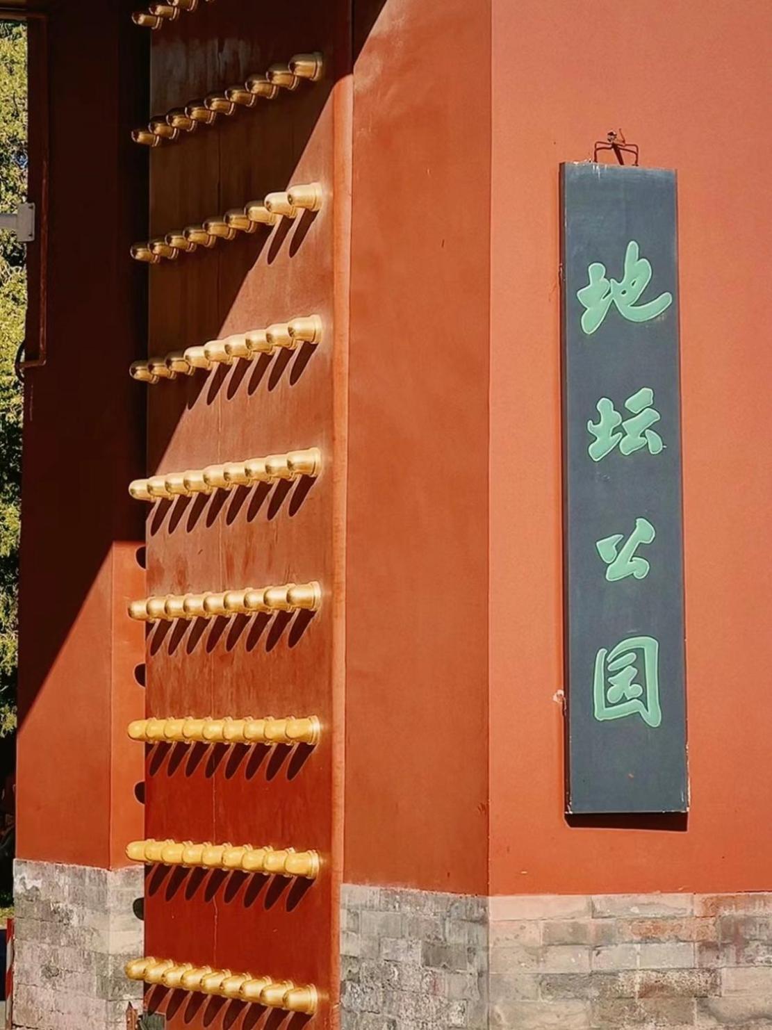 Happy Dragon Courtyard- Newly Renovated With French Windows, Near Tian'Anmen Forbidden City,Lama Temple And Heaven Temple, 3Minutes Walk From Subway,Fluent English Speaking With Tourist Sights Tickets Service ,Free Coffee &Laundry Service Пекін Екстер'єр фото