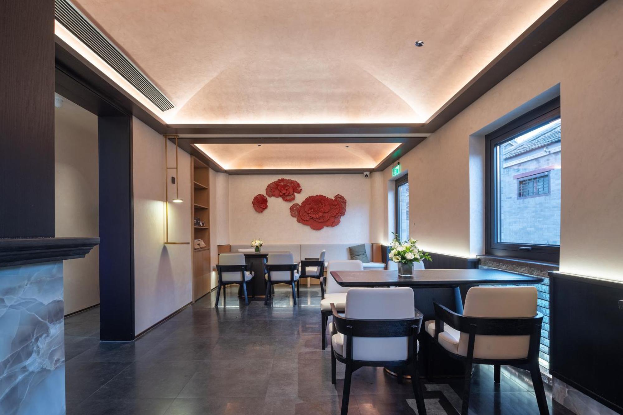 Happy Dragon Courtyard- Newly Renovated With French Windows, Near Tian'Anmen Forbidden City,Lama Temple And Heaven Temple, 3Minutes Walk From Subway,Fluent English Speaking With Tourist Sights Tickets Service ,Free Coffee &Laundry Service Пекін Екстер'єр фото