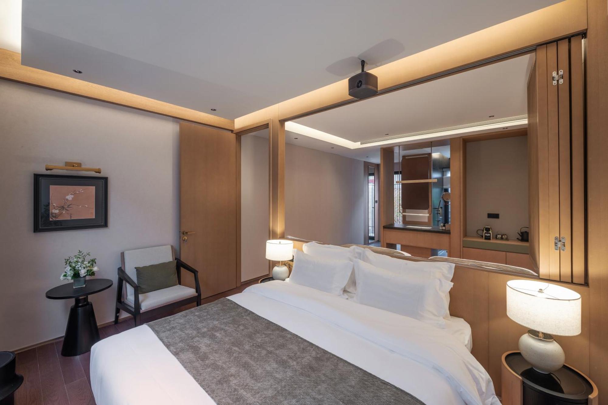 Happy Dragon Courtyard- Newly Renovated With French Windows, Near Tian'Anmen Forbidden City,Lama Temple And Heaven Temple, 3Minutes Walk From Subway,Fluent English Speaking With Tourist Sights Tickets Service ,Free Coffee &Laundry Service Пекін Екстер'єр фото