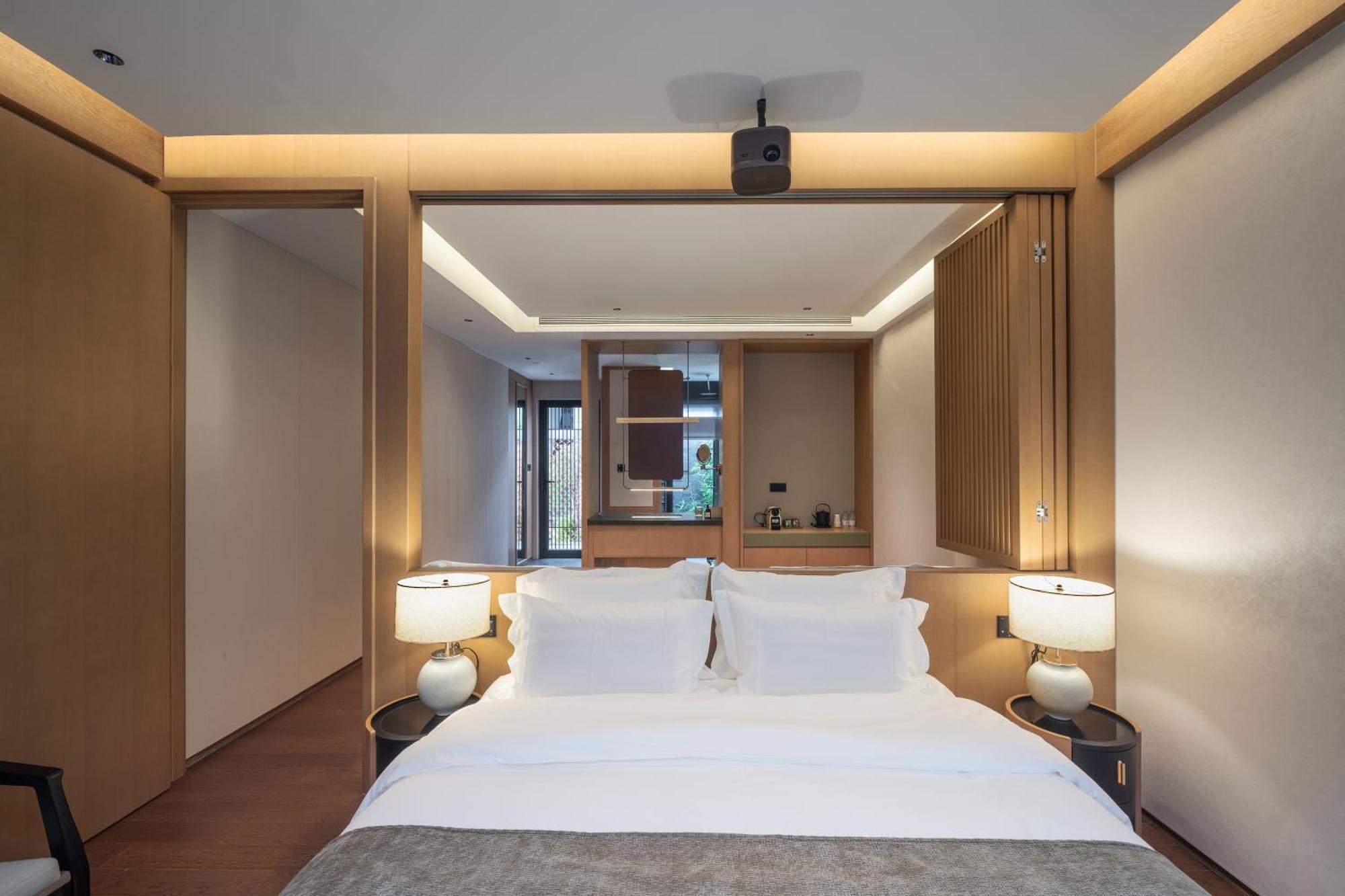 Happy Dragon Courtyard- Newly Renovated With French Windows, Near Tian'Anmen Forbidden City,Lama Temple And Heaven Temple, 3Minutes Walk From Subway,Fluent English Speaking With Tourist Sights Tickets Service ,Free Coffee &Laundry Service Пекін Екстер'єр фото