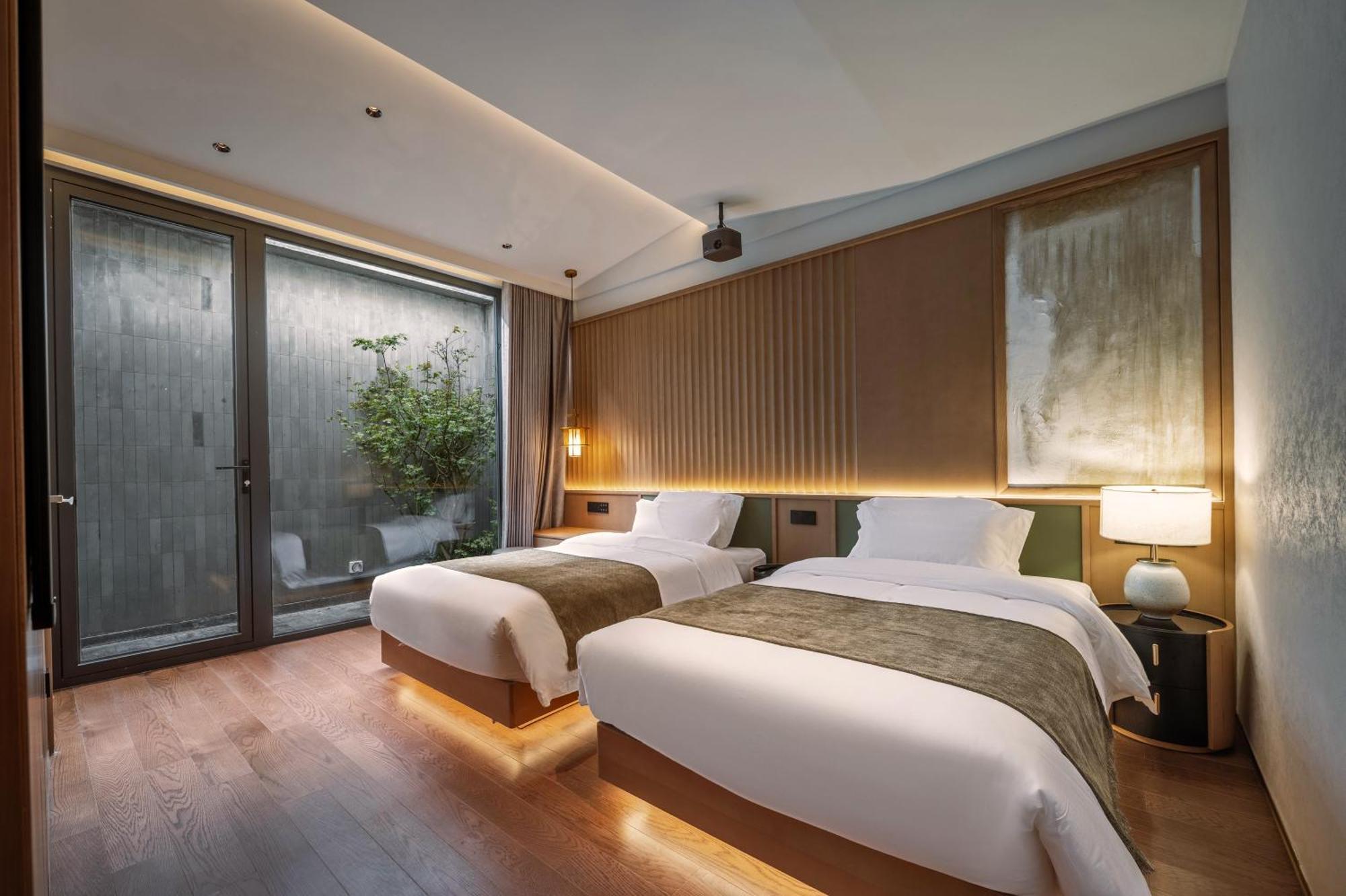 Happy Dragon Courtyard- Newly Renovated With French Windows, Near Tian'Anmen Forbidden City,Lama Temple And Heaven Temple, 3Minutes Walk From Subway,Fluent English Speaking With Tourist Sights Tickets Service ,Free Coffee &Laundry Service Пекін Екстер'єр фото