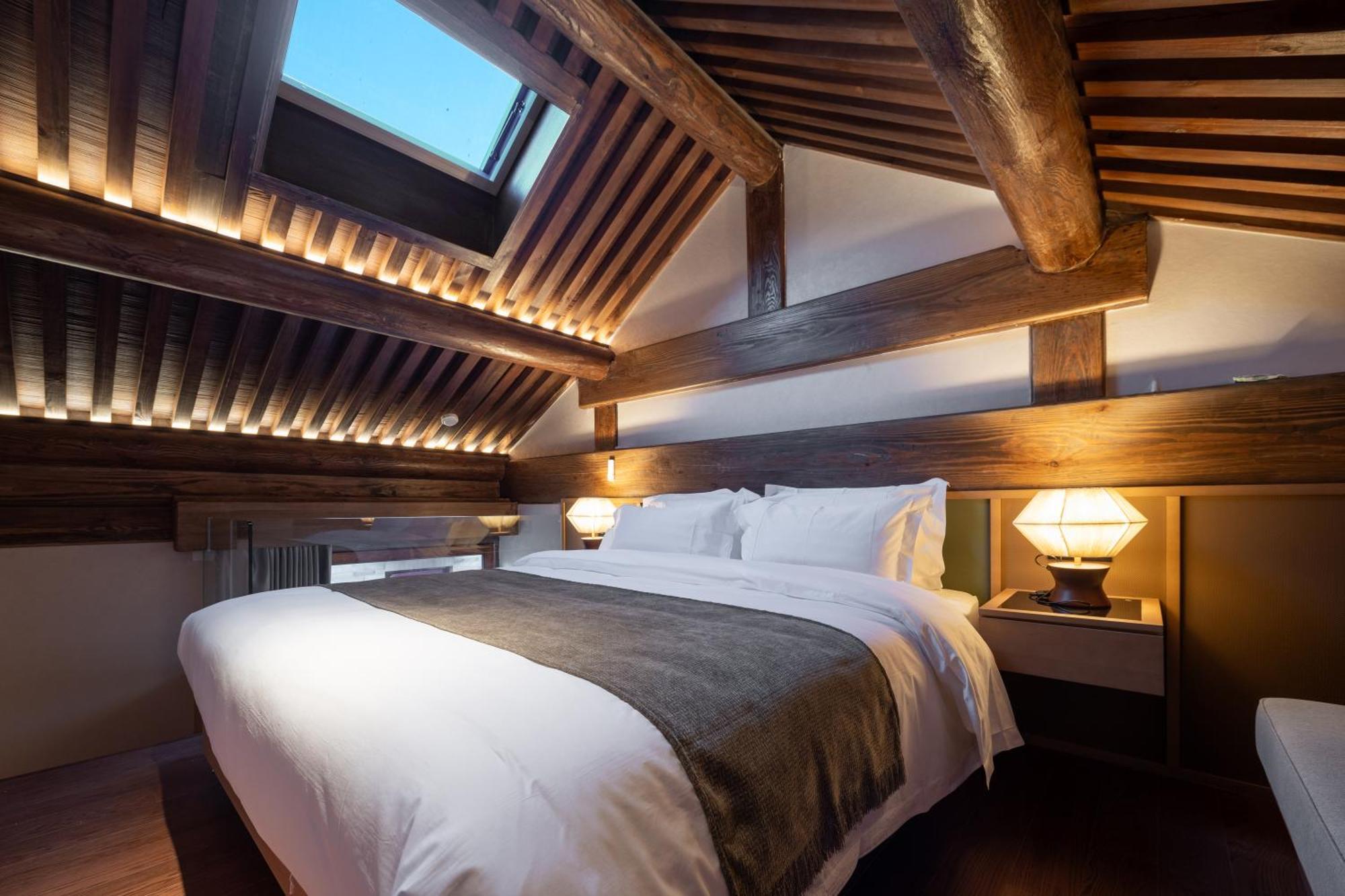 Happy Dragon Courtyard- Newly Renovated With French Windows, Near Tian'Anmen Forbidden City,Lama Temple And Heaven Temple, 3Minutes Walk From Subway,Fluent English Speaking With Tourist Sights Tickets Service ,Free Coffee &Laundry Service Пекін Екстер'єр фото