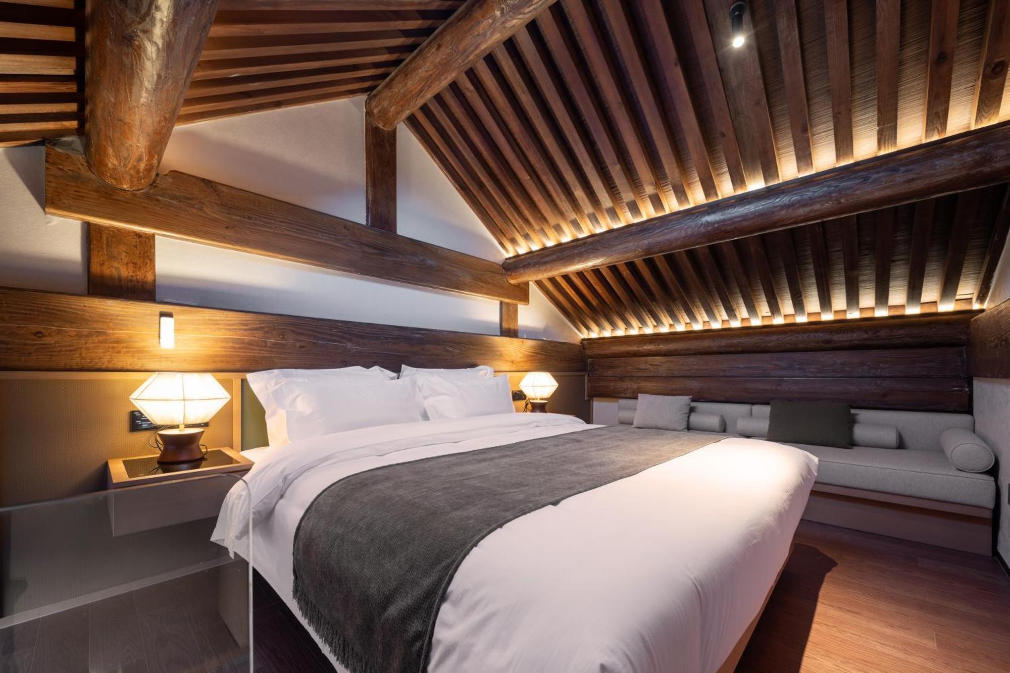 Happy Dragon Courtyard- Newly Renovated With French Windows, Near Tian'Anmen Forbidden City,Lama Temple And Heaven Temple, 3Minutes Walk From Subway,Fluent English Speaking With Tourist Sights Tickets Service ,Free Coffee &Laundry Service Пекін Екстер'єр фото
