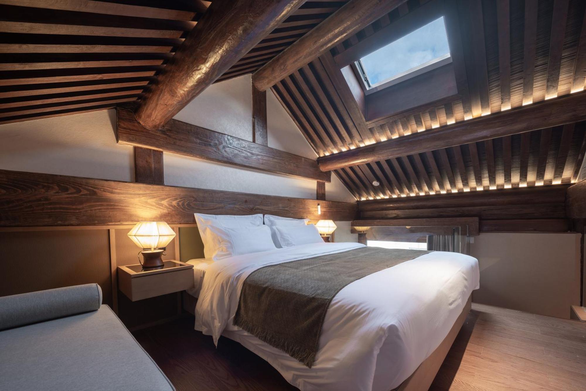 Happy Dragon Courtyard- Newly Renovated With French Windows, Near Tian'Anmen Forbidden City,Lama Temple And Heaven Temple, 3Minutes Walk From Subway,Fluent English Speaking With Tourist Sights Tickets Service ,Free Coffee &Laundry Service Пекін Екстер'єр фото