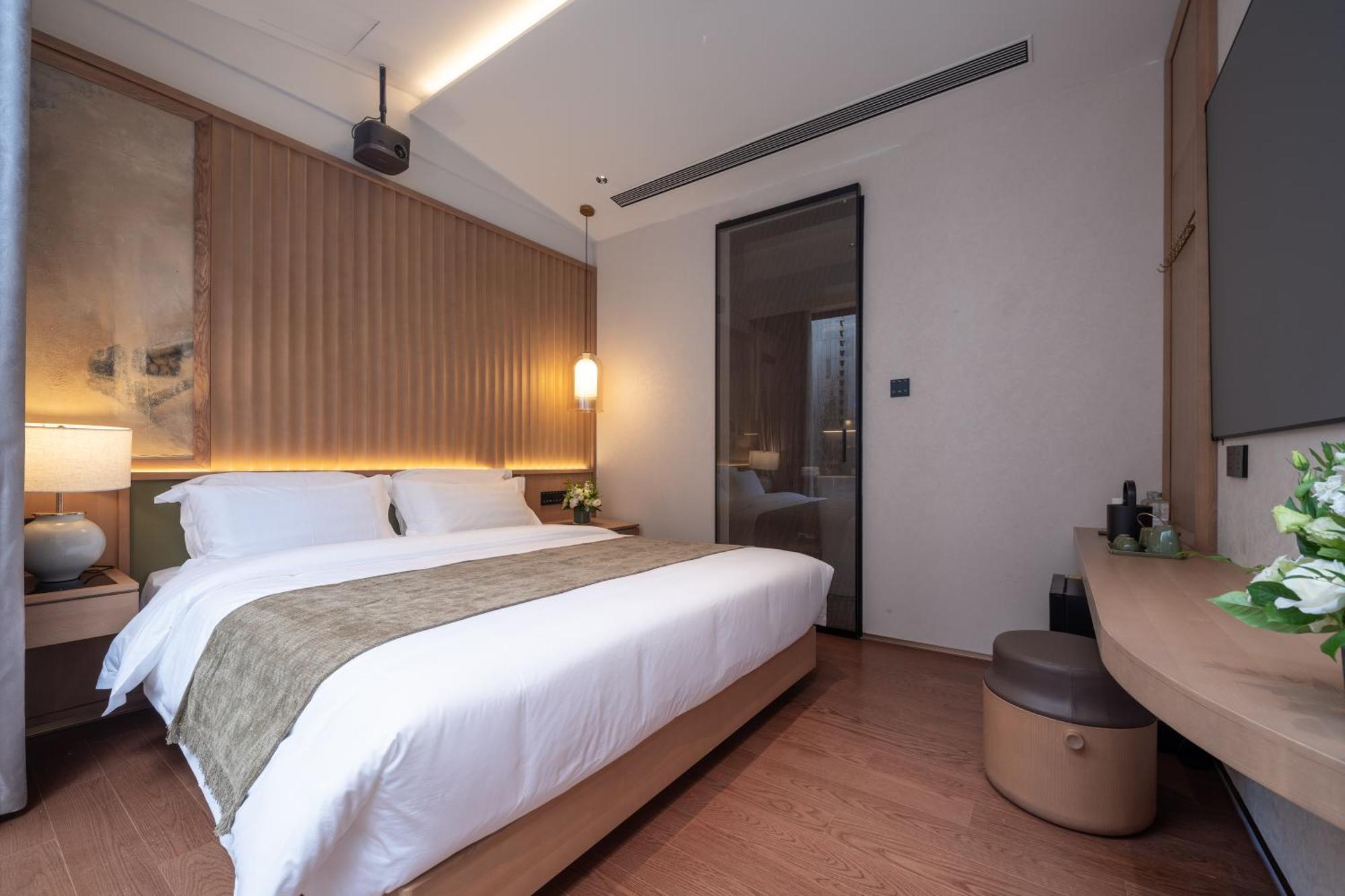Happy Dragon Courtyard- Newly Renovated With French Windows, Near Tian'Anmen Forbidden City,Lama Temple And Heaven Temple, 3Minutes Walk From Subway,Fluent English Speaking With Tourist Sights Tickets Service ,Free Coffee &Laundry Service Пекін Екстер'єр фото